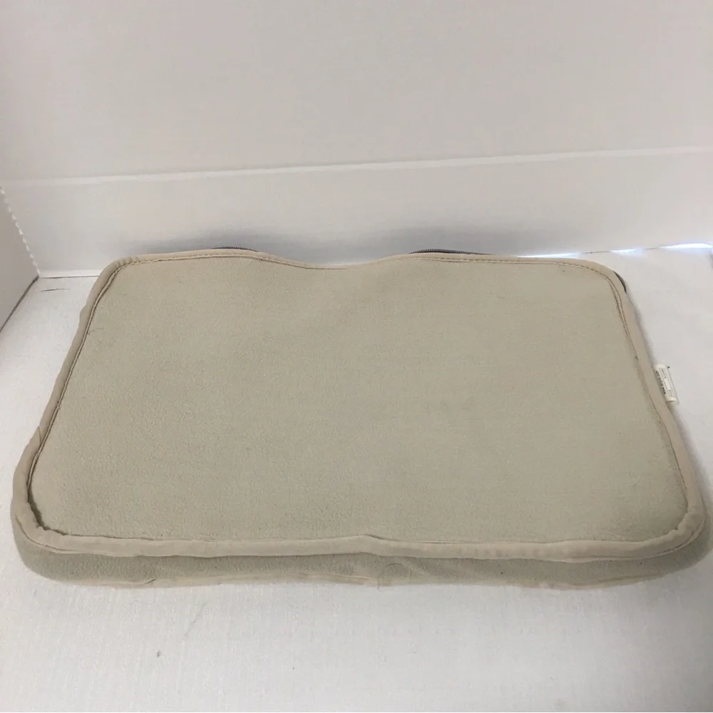 Targus laptop sleeve protector case red zips closed 15” EUC